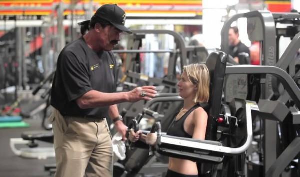 diaforetiko.gr : p15243 737x434 600x353 Ο Arnold Schwarzenegger κάνει φάρσα σε πελάτες γυμναστηρίου (βίντεο)