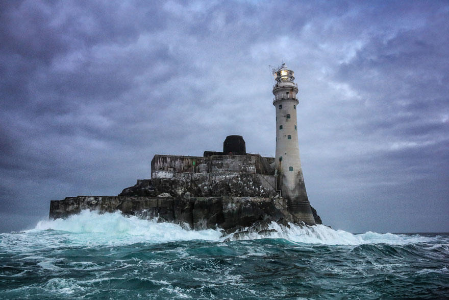 Lighthouse Of Fastnet Rock Ireland 19 επιβλητικοί φάροι στα ωραιότερα σημεία του πλανήτη! Μοναδικές εικόνες…