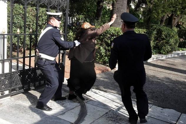 diaforetiko.gr : louka4 focus Η Ελένη Λουκά συνελλήφθη για 37η φορά !!!