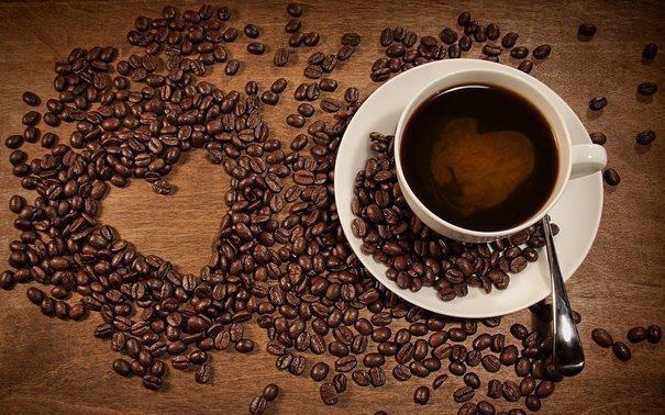 diaforetiko.gr : suspended coffee 1 Ένας άντρας μπήκε σε ένα καφενείο, παρήγγειλε ένα καφέ και πλήρωσε τρεις! Ποιος είναι ο λόγος που θα σας κάνει να δακρύσετε;