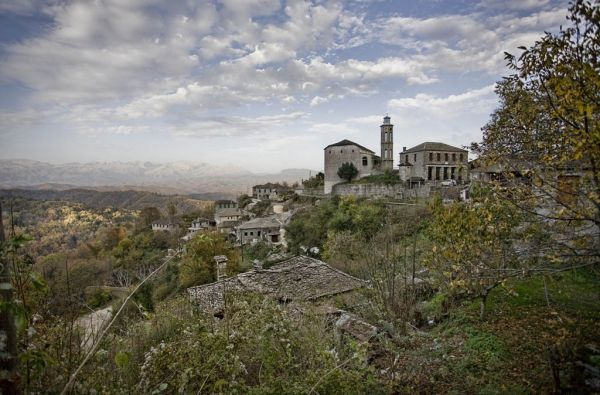 diaforetiko.gr : big dikorfo2 Τα 11 πιο όμορφα ελληνικά χωριά. Αντέχετε τόσο ομορφιά;