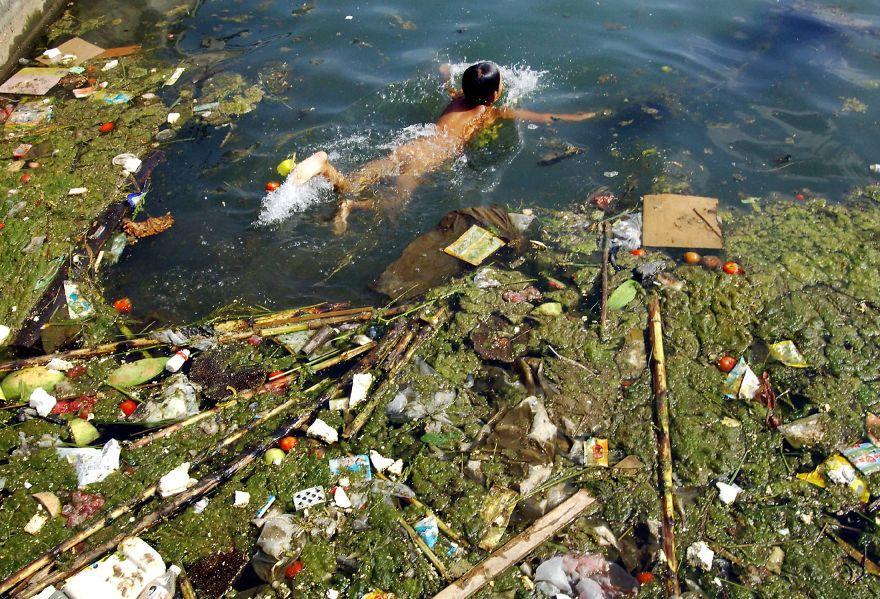 diaforetiko.gr : environmental problems pollution 21  880 22 Σπαρακτικές εικόνες του πλανήτη που θα σε κάνουν να ξανασκεφτείς που πετάς τα σκουπίδια σου.