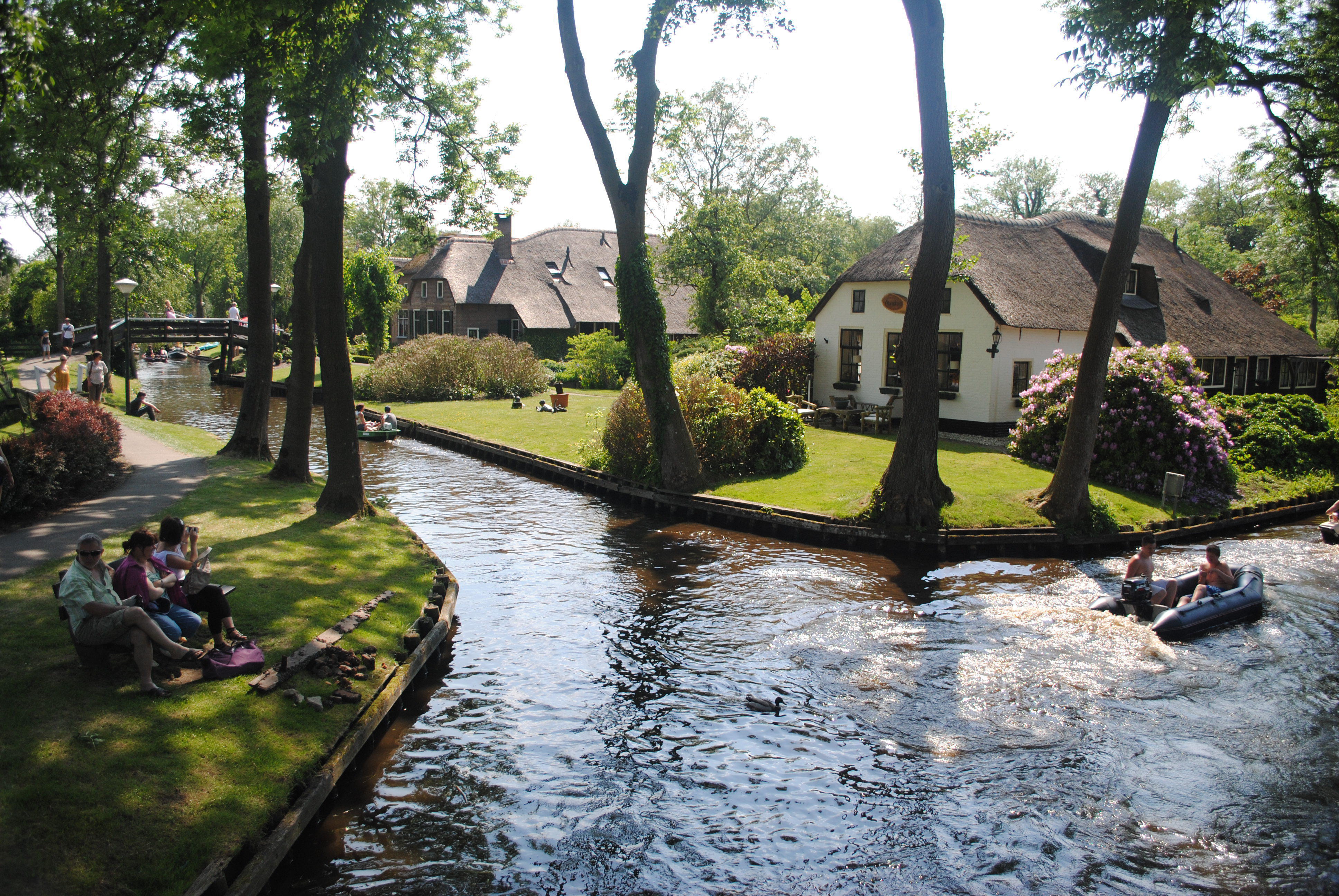 Giethoorn-Village-Netherlands.jpg