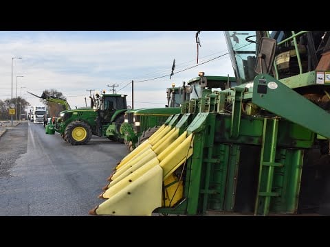 Οι αγρότες από το μπλόκο της Νίκαιας αποκλείουν τον κόμβο Κιλελέρ