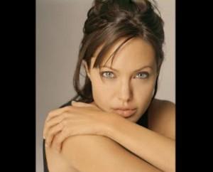 Σοκάρει η χειρουργός της Jolie: «Τέσσερις μέρες μετά τις μαστεκτομές, άρχισε να…»