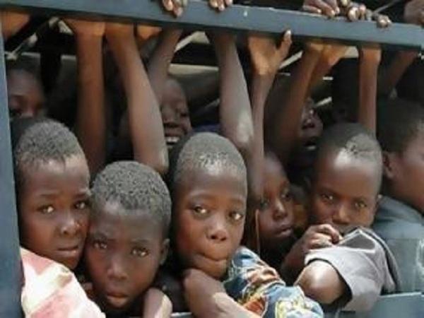 ΝΙΓΗΡΙΑ: Διευθύντρια ορφανοτροφείου κρατούσε 25 παιδιά για να τα πουλήσει…
