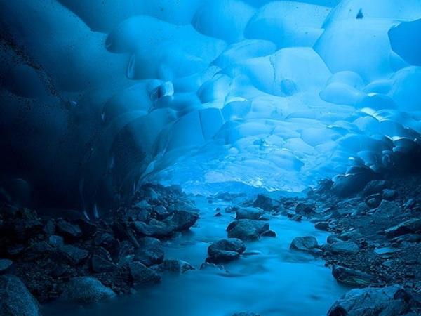 Συναρπαστικές φωτογραφίες μέσα από παγετώνα!