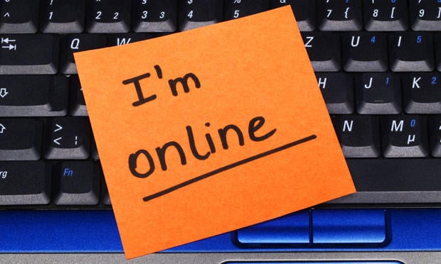 Δείτε 25 πράγματα που κάνετε online και πιθανό είναι παράνομα! (βίντεο)