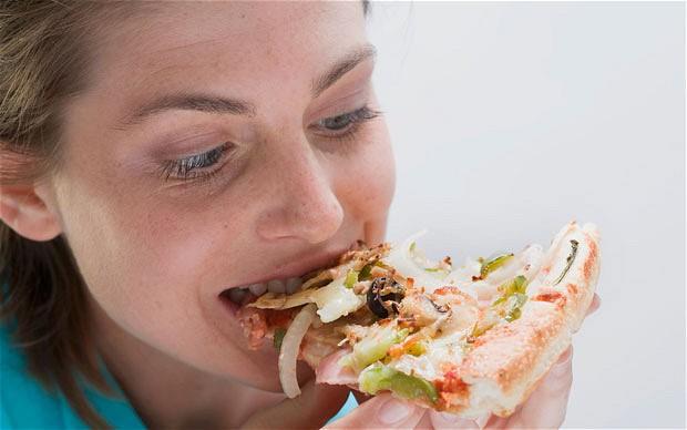 Ξέρουμε τι είναι αυτό που σε σπρώχνει να τρως πίτσα και fast food