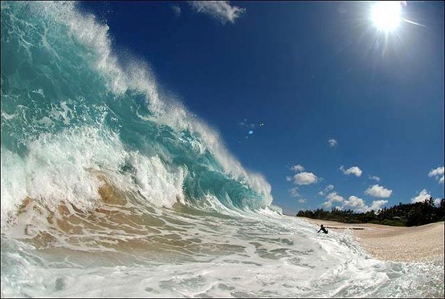 ΕΝΤΥΠΩΣΙΑΚΟ: -Τα μεγαλύτερα κύματα που έχει δει εδώ και δεκαετίες η Χαβάη (βίντεο)