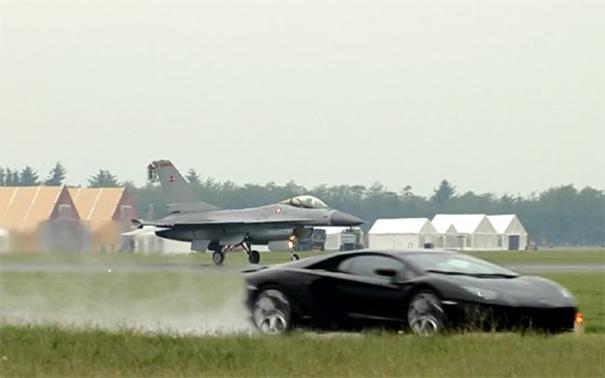 Lamborghini τα… έβαλε με F-16. Ποιος νίκησε; (βίντεο)