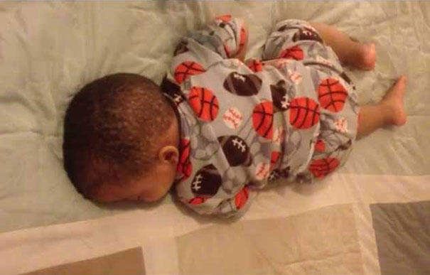 Δείτε την αντίδραση μωρού που κοιμάται όταν ακούει Bruno Mars (βίντεο)