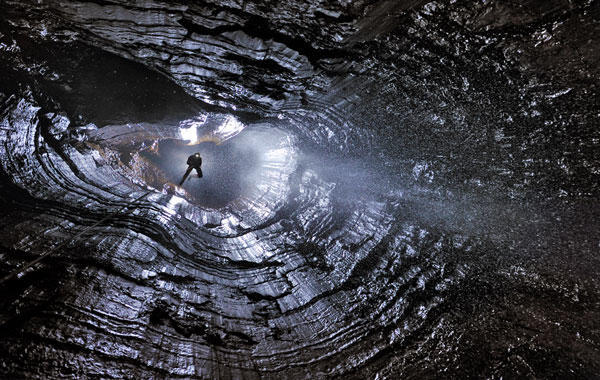 Φωτογραφίζοντας τις ωραιότερες υπόγειες σπηλιές!