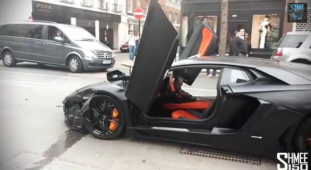 Η στιγμή που μια Lamborghini συγκρούεται στο κέντρο του Λονδίνου