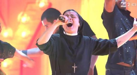 Κριστίνα Σκούτσια: Η 25χρονη καθολική μοναχή που κέρδισε στο Ιταλικό «Τhe Voice»!