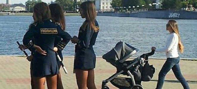 Οι πιο sexy γυναίκες αστυνομικοί στον πλανήτη επιβάλουν την τάξη με καυτές φούστες και ψηλοτάκουνες γόβες! Δείτε σε ποια χώρα ανήκουν