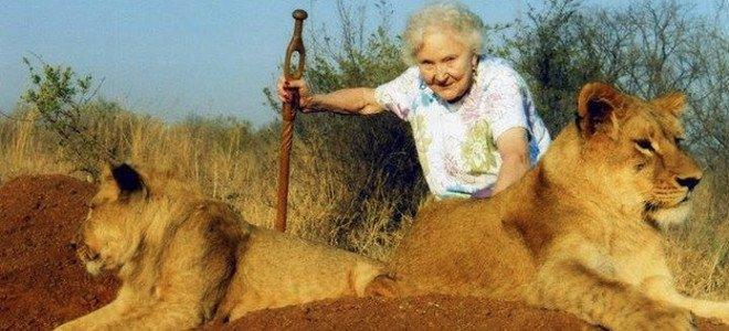 Η πιο κουλ γιαγιά !!! – 90χρονη γυρίζει όλο τον κόσμο, μπλέκει σε περιπέτειες και επιβεβαιώνει πως η ηλικία είναι απλώς ένας αριθμός