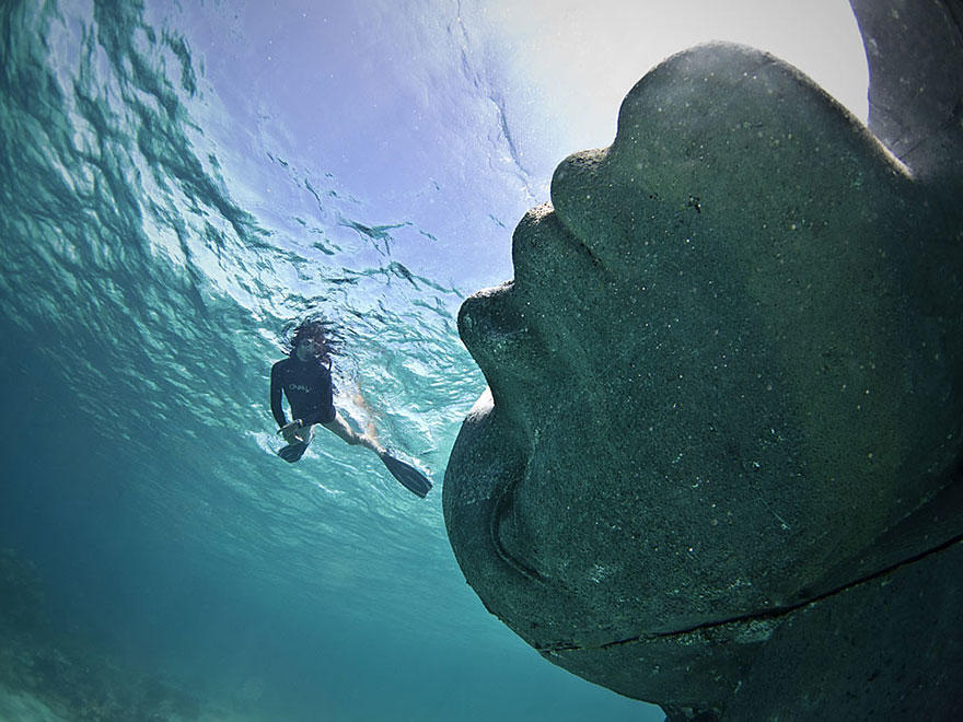 ocean-atlas-bahamas-underwater-sculpture-jason-decaires-taylor-3