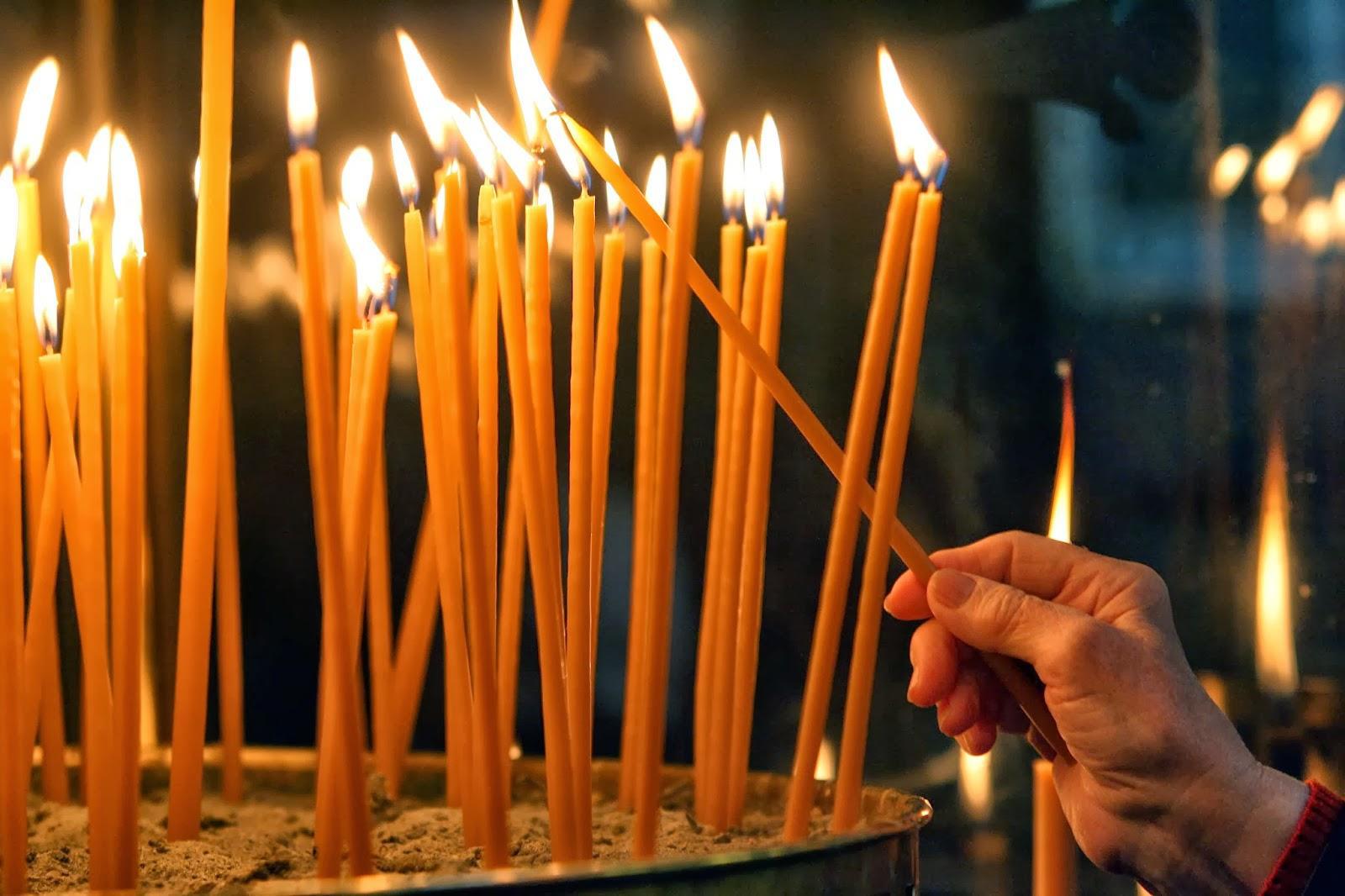 Ξέρεις για ποιο λόγο ανάβουμε κερί στην εκκλησία;