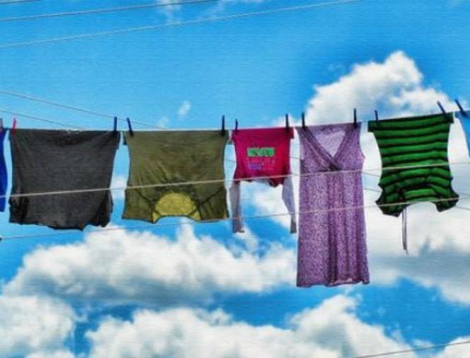 Γιατί δεν πρέπει να απλώνεις τα βρεγμένα ρούχα σου μέσα στο σπίτι;