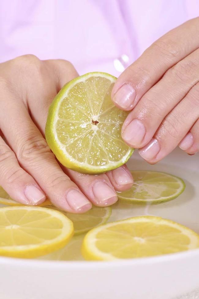 If you've been working with smelly foods or products, wash your hands with a slice of lemon. It will absorb the odor. 