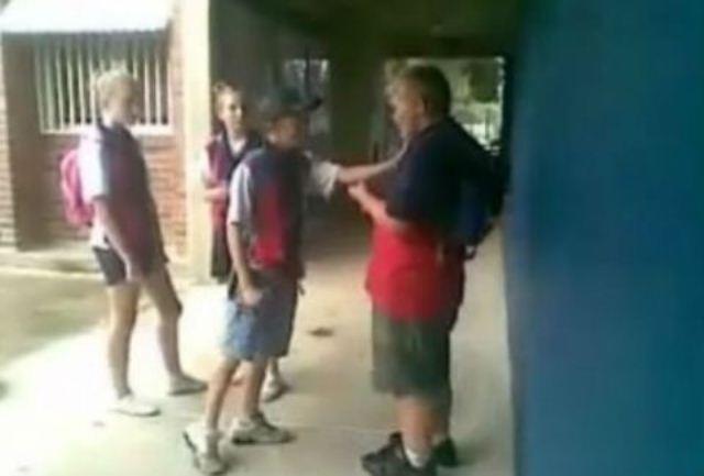 Το απόλυτο VIDEO με Bullying σε σχολείο που έχει 25 ΕΚΑΤΟΜΜΥΡΙΑ views! Δείτε πως απάντησε το θύμα!