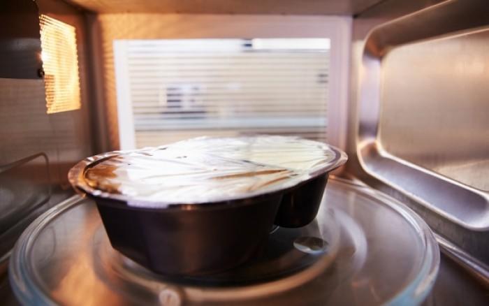 5 αλήθειες και μύθοι για τον φούρνο μικροκυμάτων