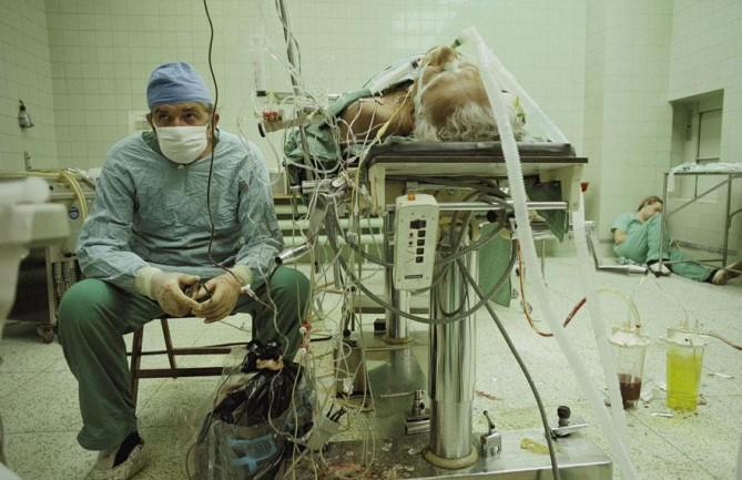 diaforetiko.gr : surgery patient 669x433 10 από τις πιο σοκαριστικές φωτογραφίες στην Ιστορία του κόσμου   Κάνουν τα συναισθήματα να ξεχειλίζουν  