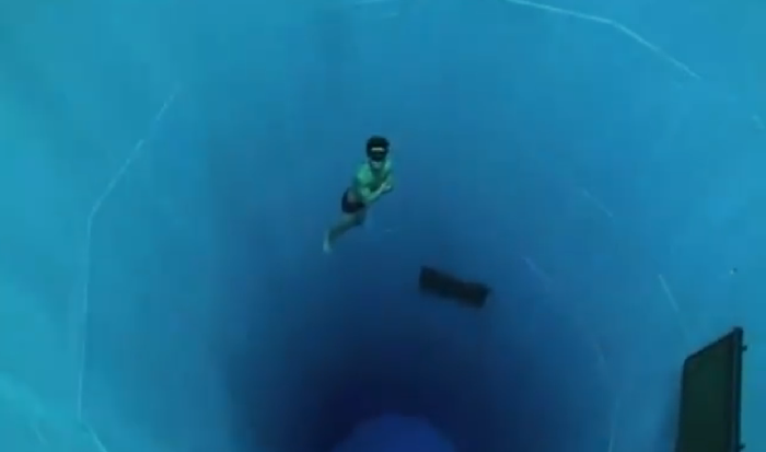 Βουτιά για τολμηρούς στη βαθύτερη πισίνα του κόσμου βάθους 33 μέτρων!