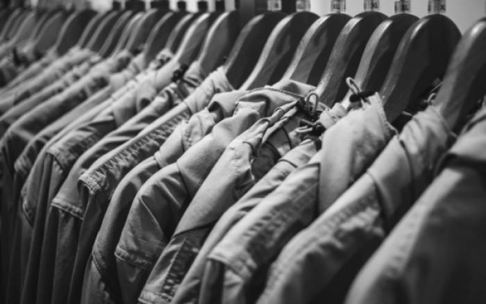 Οι κίνδυνοι που κρύβουν τα… καινούργια ρούχα και τους αγνοούμε