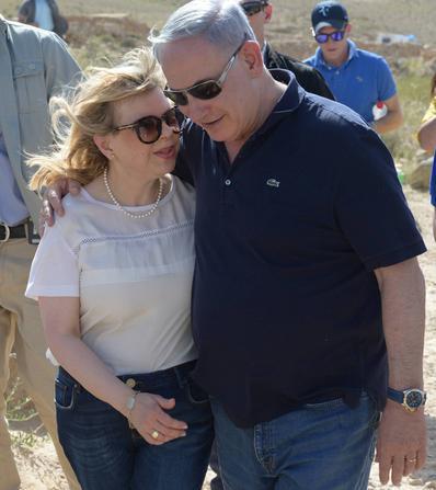 Israel's Prime Minister Benjamin Netanyahu (R) and his wife Sara are seen as they vacation in Israel, in this Government Press Office (GPO) handout picture taken April 8, 2015. Picture taken April 8.  REUTERS/GPO/Handout via Reuters THIS IMAGE HAS BEEN SUPPLIED BY A THIRD PARTY. IT IS DISTRIBUTED, EXACTLY AS RECEIVED BY REUTERS, AS A SERVICE TO CLIENTS. FOR EDITORIAL USE ONLY. NOT FOR SALE FOR MARKETING OR ADVERTISING CAMPAIGNS.