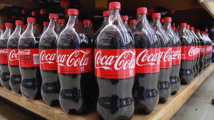 Δείτε τι συμβαίνει στο σώμα μας κάθε φορά που πίνουμε Coca-Cola