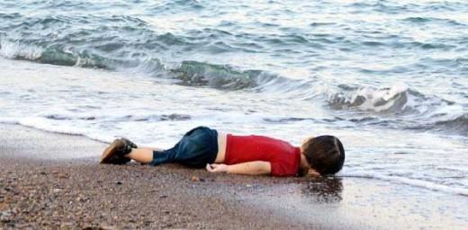 Μπορούν αυτές οι φωτογραφίες του νεκρού παιδιού να αλλάξουν κάτι στην Ευρώπη;