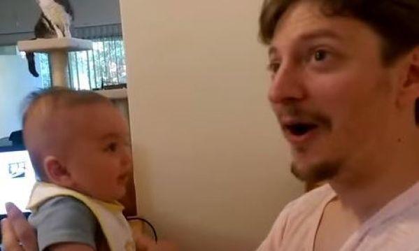 Μπαμπάς λέει στον 3 μηνών γιο του «Σ’αγαπώ». Δείτε όμως την απάντηση του μικρού! (βίντεο)
