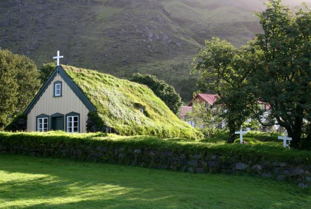 Hof: Ένα καταπράσινο χωριό φτιαγμένο από… γρασίδι