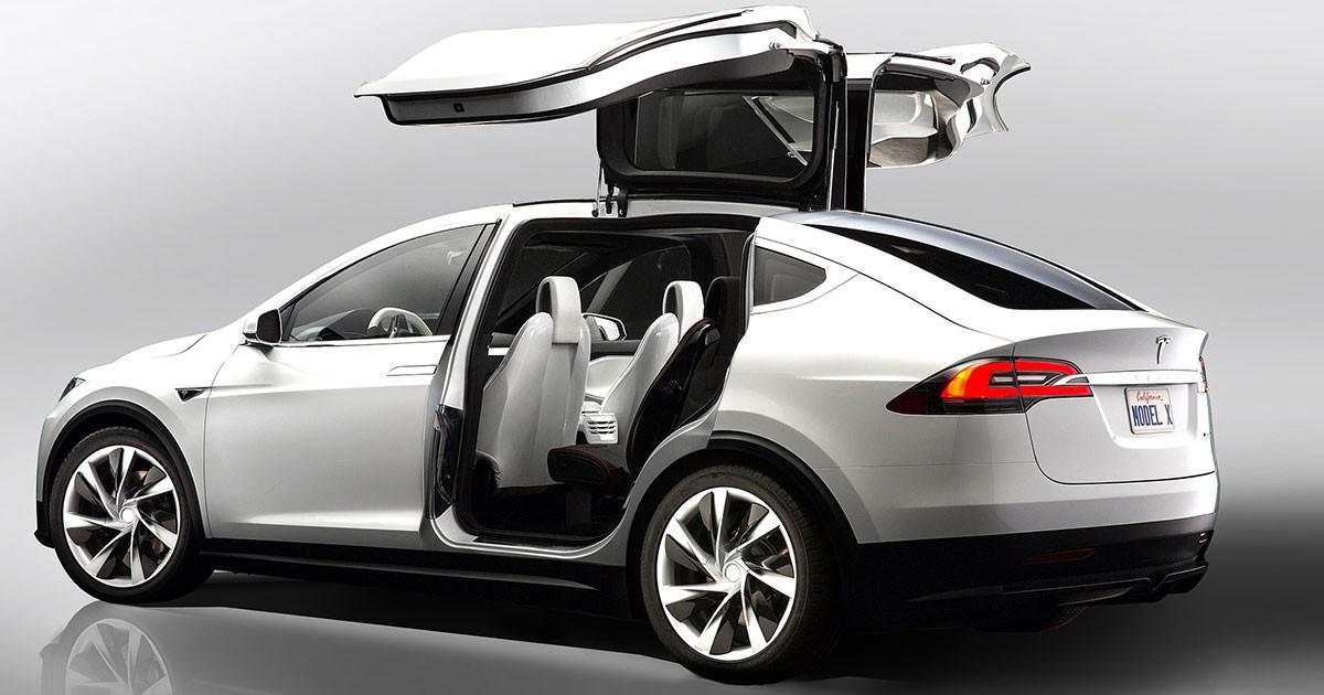Aυτοκινητοβιομηχανία Tesla: Έρχονται τα ηλεκτροκίνητα με αυτονομία 1200 χλμ και καμπίνα «χειρουργείο»!