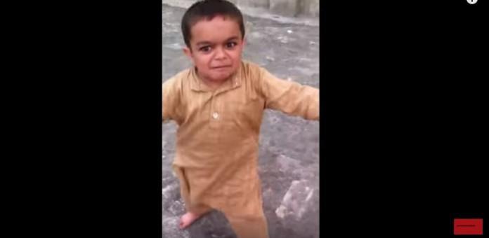 ΘΕΟΥΛΗΣ ο μικρός!! Χορεύει καγκέλια και τα δίνει ρέστα… (βίντεο)