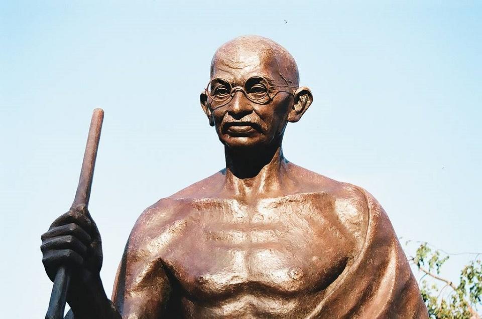 10 κουβέντες του Γκάντι που θα σε εμπνεύσουν να αλλάξεις τον κόσμο.