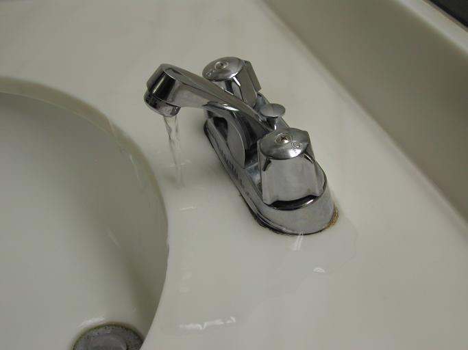 The person who installed this faucet didn't think first.