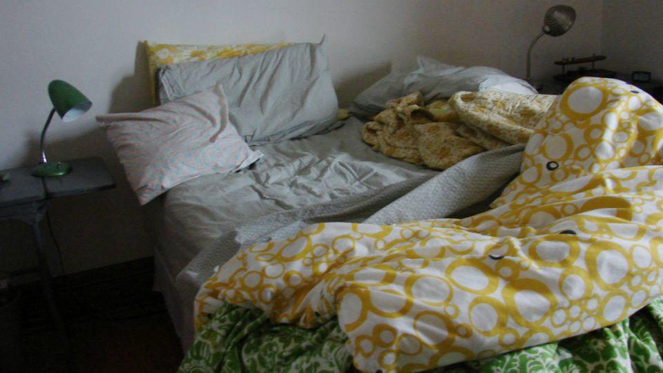 Οι επιστήμονες προειδοποιούν: Το να στρώνετε το κρεβάτι είναι αηδιαστικό και κάνει κακό στην υγεία σας