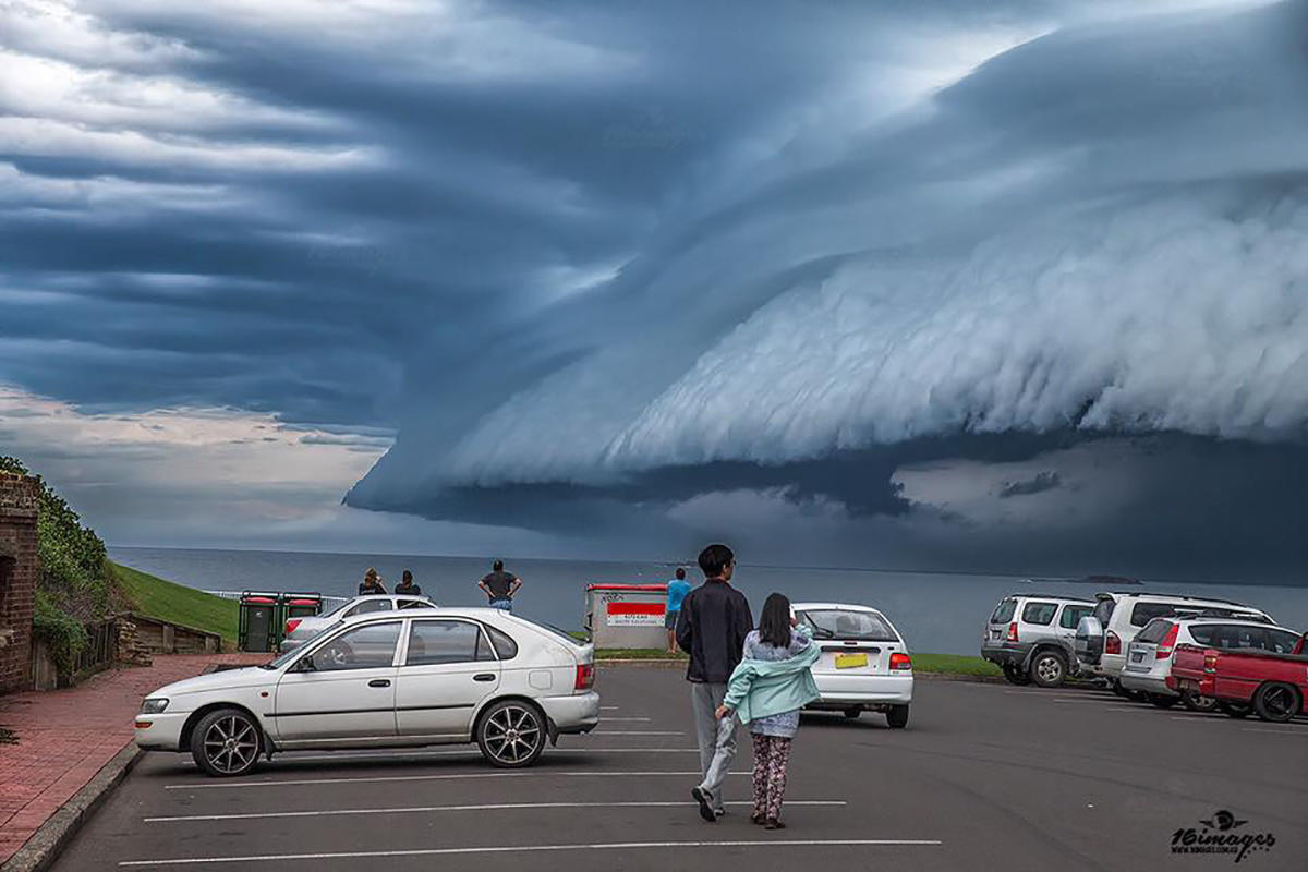 Shelf Cloud Takes The Coast