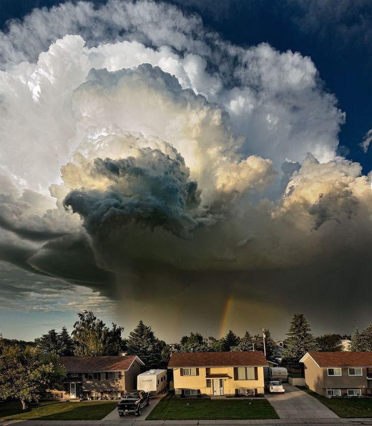 Explosive Cloud (Makes it look like heaven opened above the house)