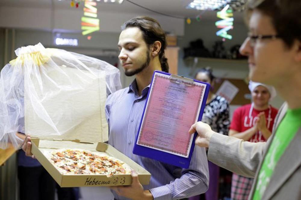 This man decided to marry a pizza, stating that "Pizza would not betray you…and I love it." Fair enough.