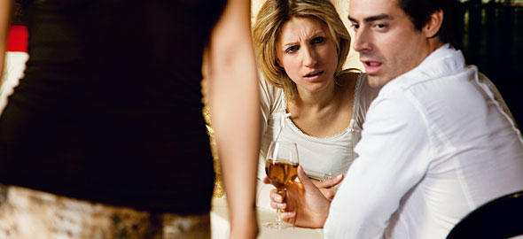 10 αντρικές συνήθειες που τσαντίζουν κάθε γυναίκα!