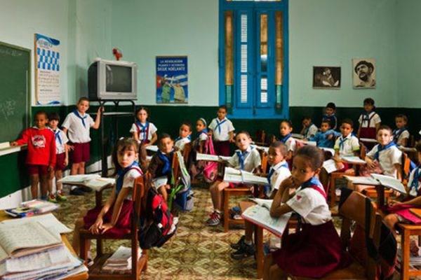 Κούβα: Η χώρα με το εκπαιδευτικό σύστημα υψηλής ποιότητας παρά τους περιορισμένους πόρους του κράτους