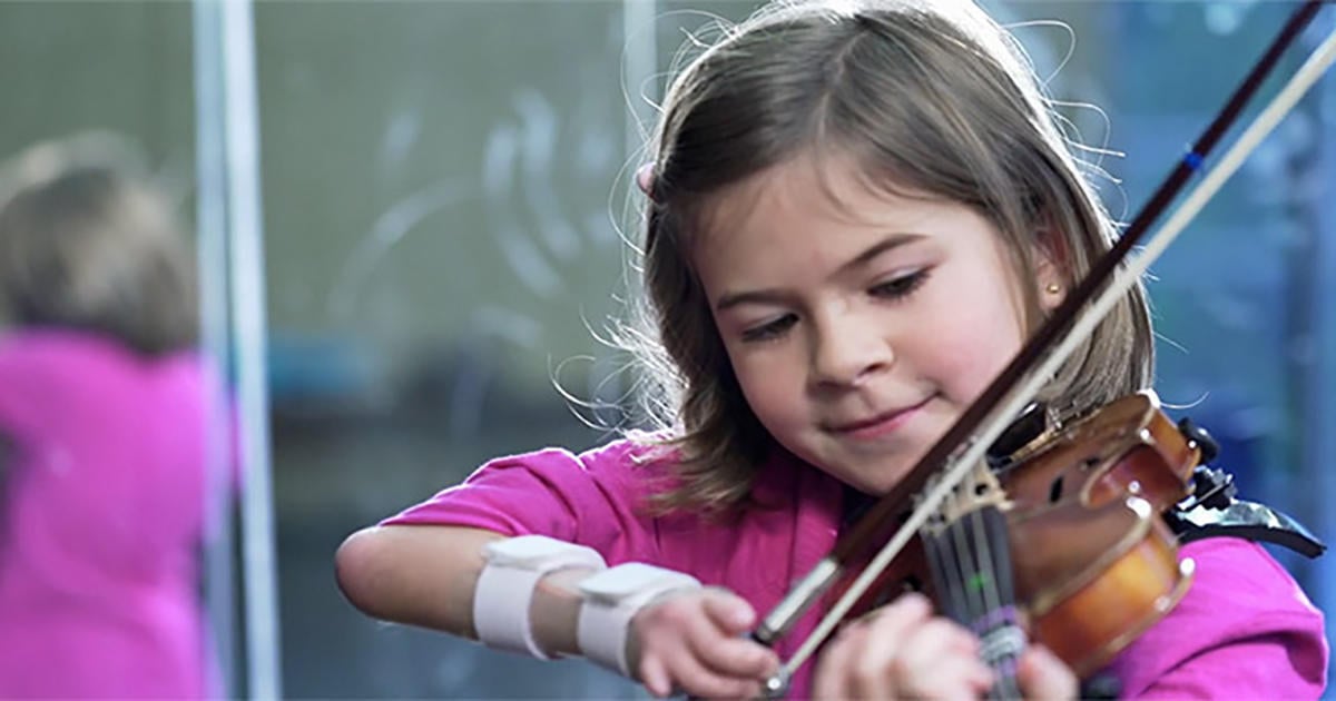 Η ζωή δεν έχει όρια για την 8χρονη βιολίστρια με αναπηρία στο δεξί της χέρι!