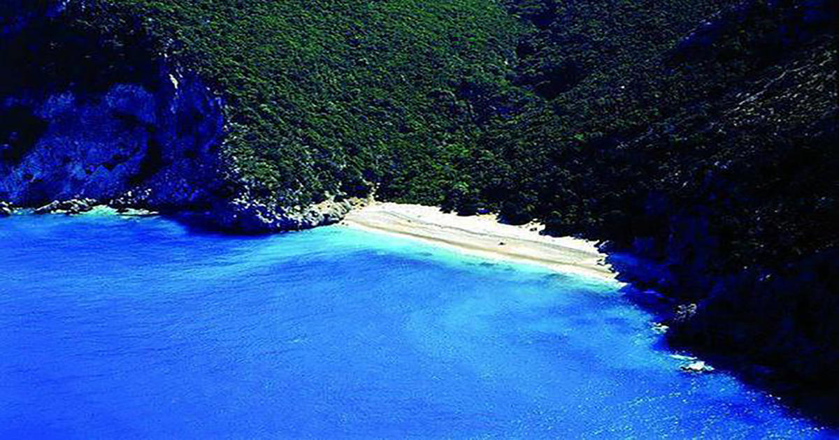 Αυτή είναι η ωραιότερη «κρυφή» παραλία της Ελλάδας (φωτογραφίες)