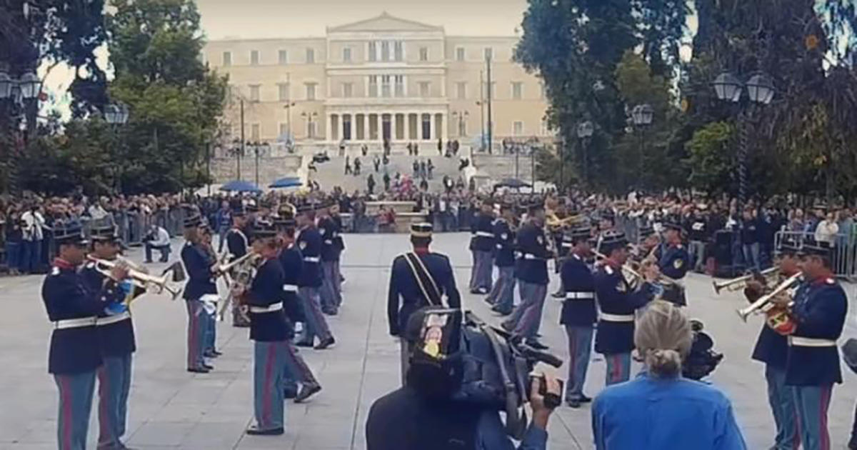 Μπάντα του Eλληνικού Στρατού παίζει Rage Against the Machine στην Πλατεία Συντάγματος!