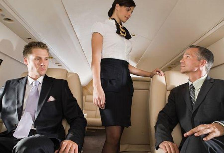 Αεροσυνοδός κέρδισε 900.000 ευρώ κάνοντας σεξ στην τουαλέτα του αεροπλάνου