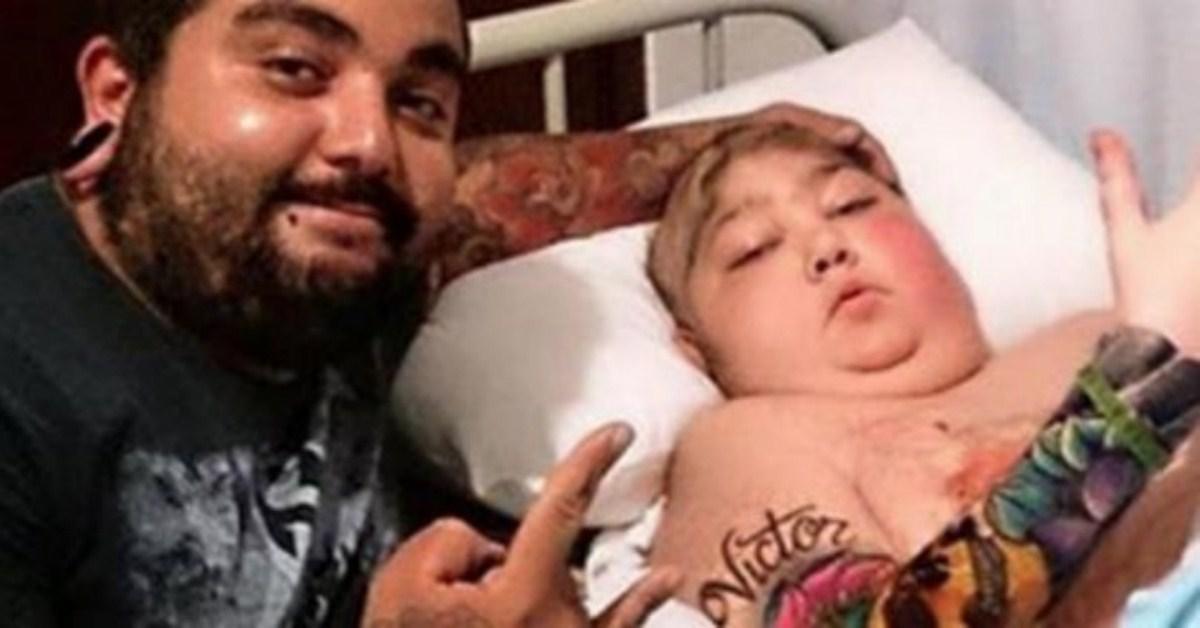 Tattoo artist Εκπλήρωσε την τελευταία Επιθυμία ενός 12χρονου αγοριού. Προσέξτε όμως καλύτερα ΤΙ κρατάει στα Χέρια του!